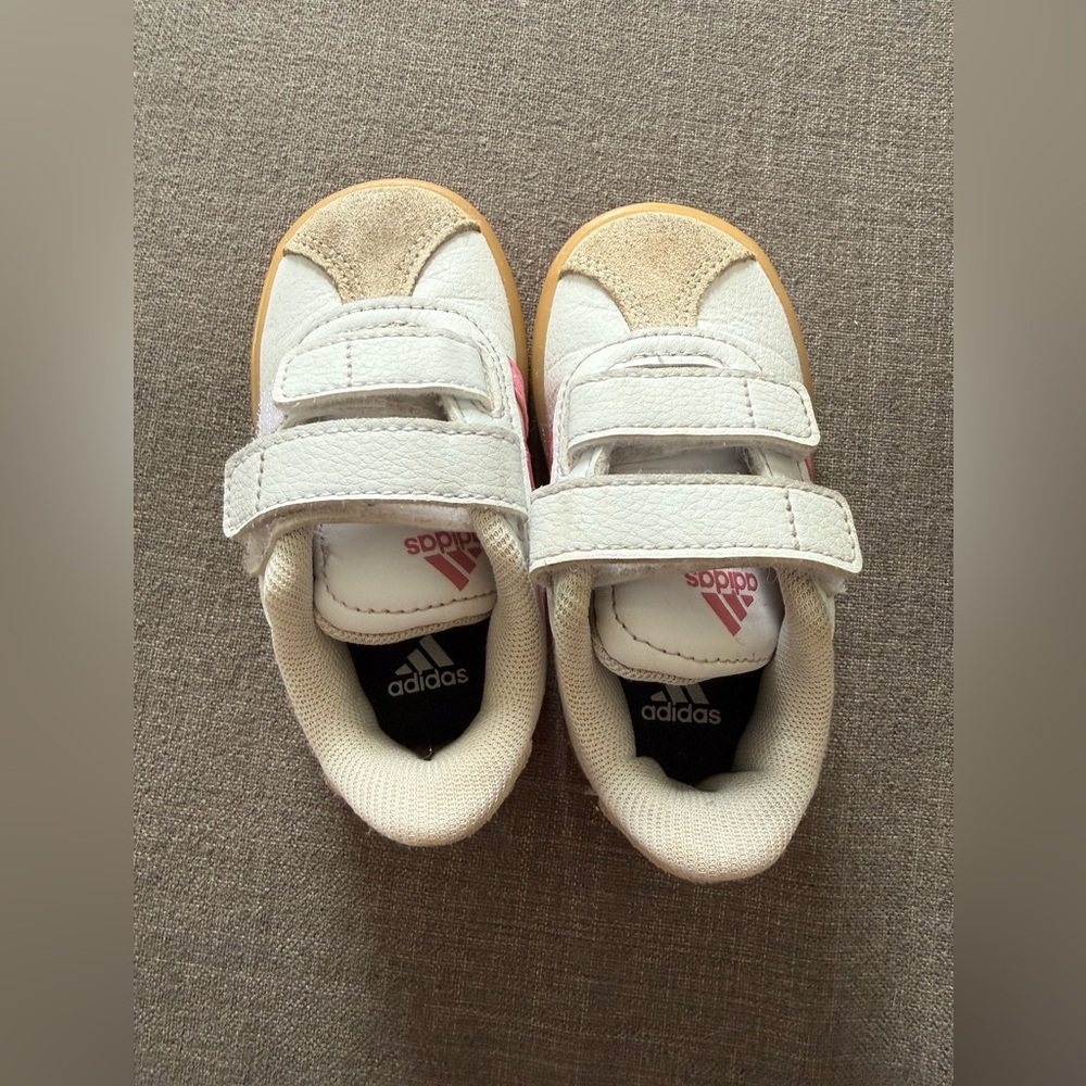 Size 5 adidas toddler girl tennis shoes - Picture 7 of 8